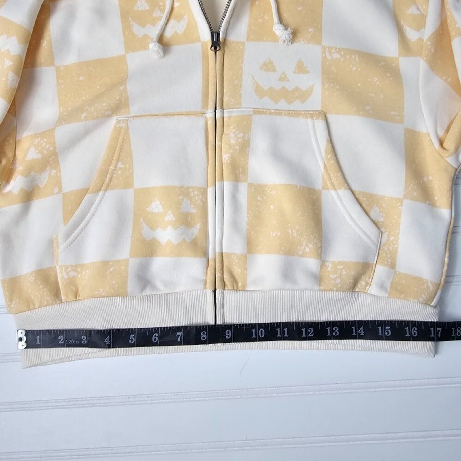Mighty Fine Cream Checkered Pumpkin Face Print Cropped Hoodie Women’s S NWOT