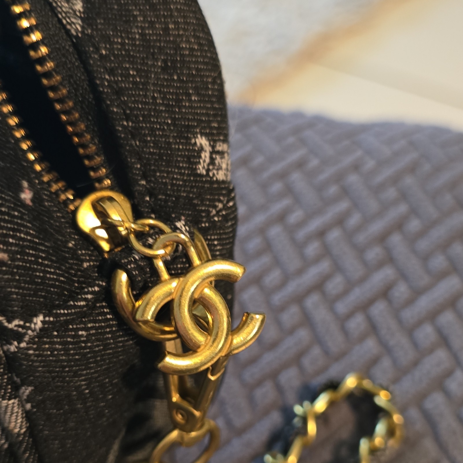 CHANEL Black Quilted Logo CC Zip Crossbody Bag Gold Chain HW Detachable Strap