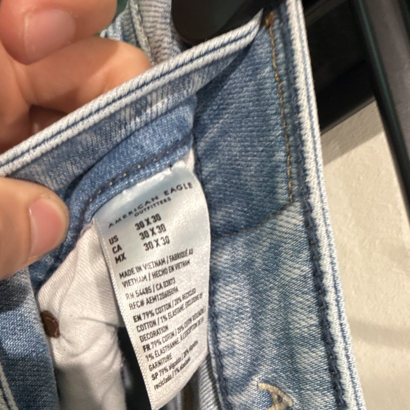 American Eagle AirFlex+ Men’s Blue Light Wash Slim Stretch Denim Jeans