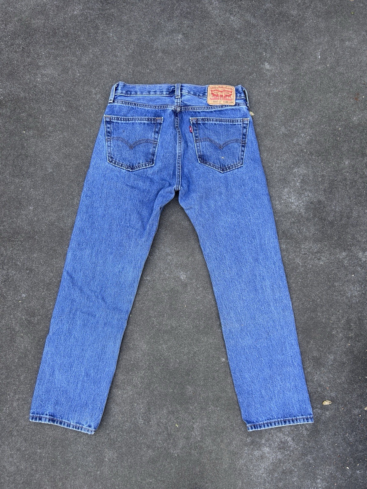 Levi’s Men’s 505 Straight Fit Blue Denim Jeans Medium Wash Mid Rise Button Fly