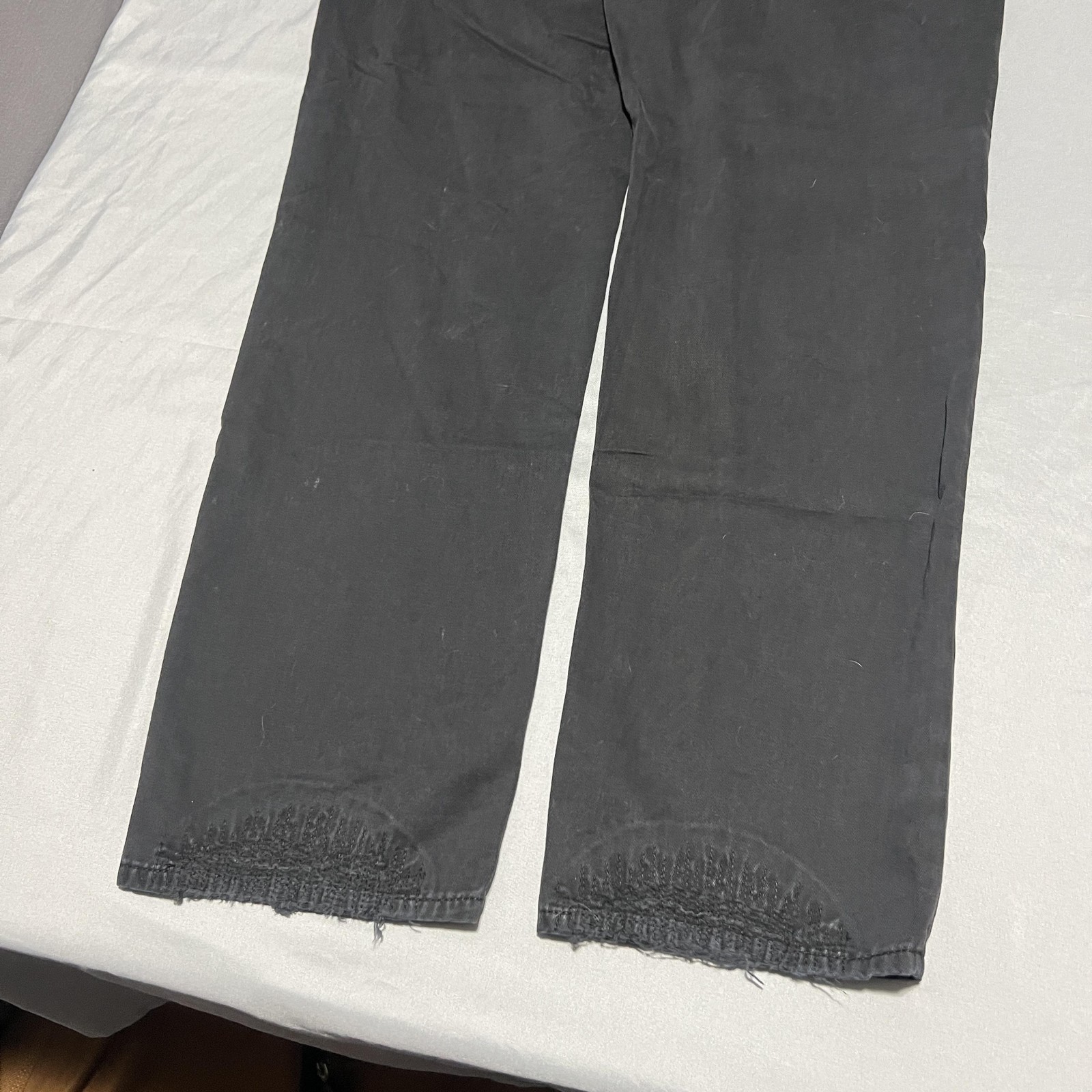 True Religion Geno Relaxed Straight Jeans Mens 38×32 Black Dark Wash Distressed