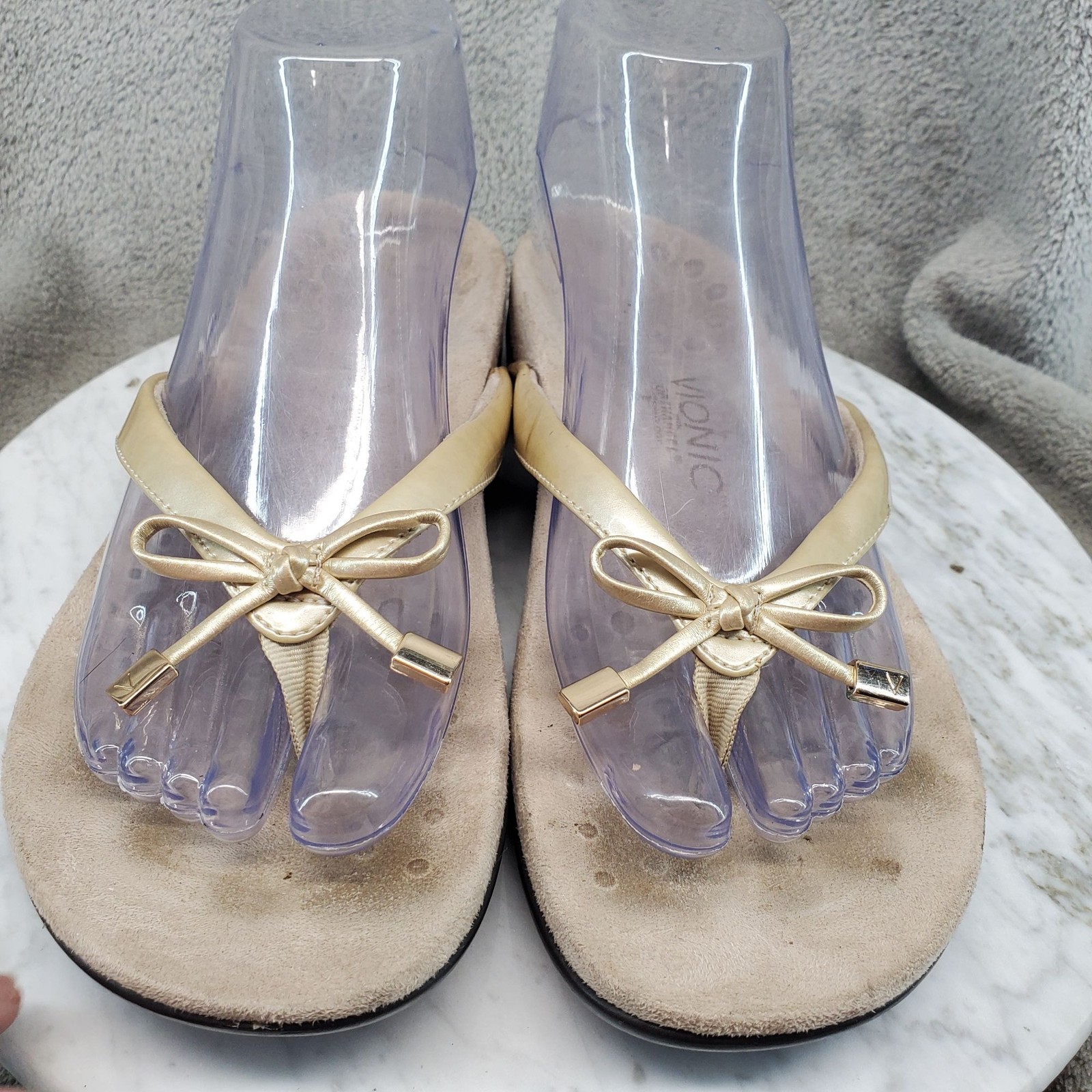 Vionic Shoes Womens Size 8 Gold Faux Leather Bella II Thong Sandals *Read*