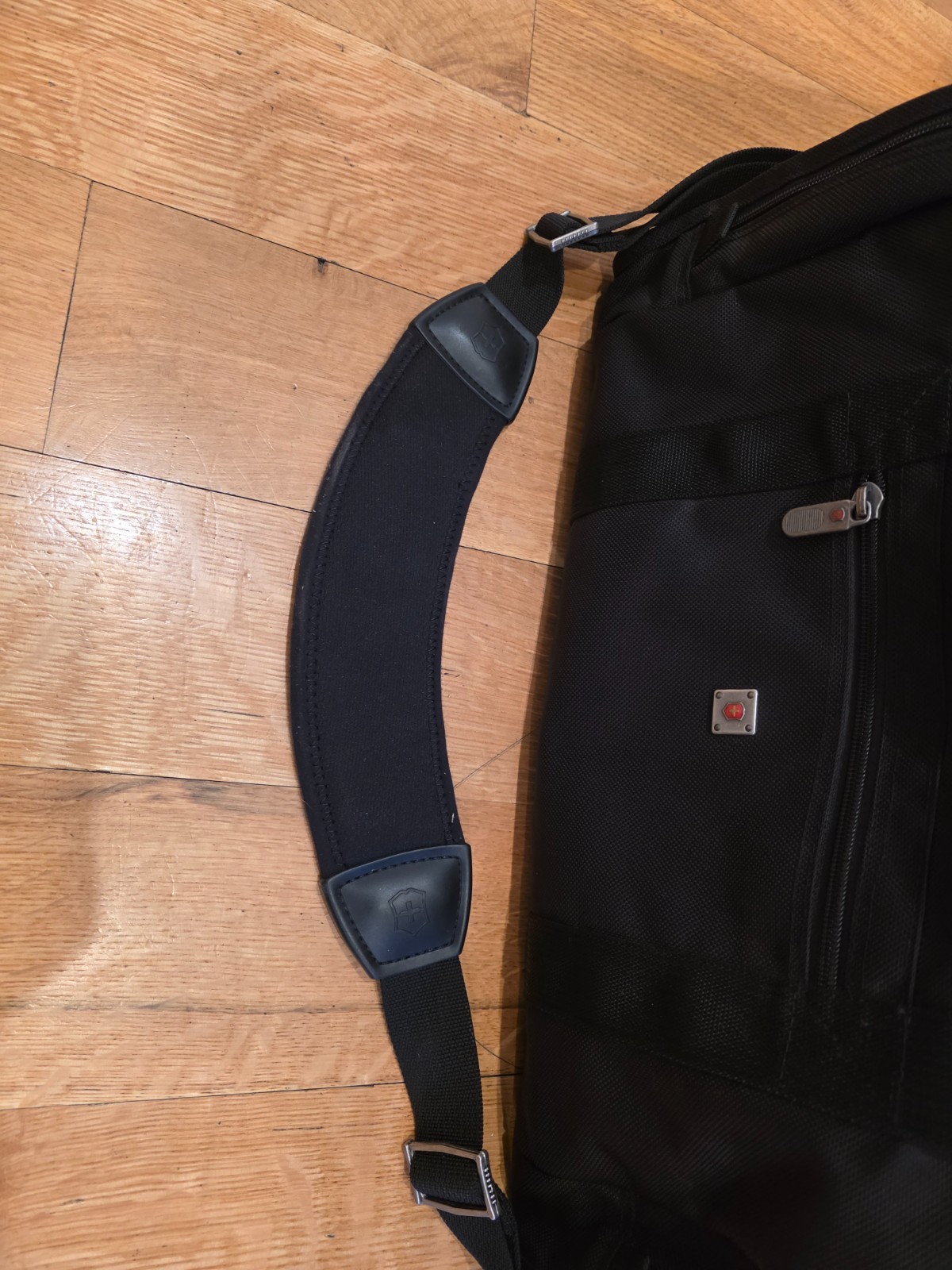 Victorinox Swiss Army NXT Black Canvas Duffle Bag Travel Luggage 20 x 10 x 10
