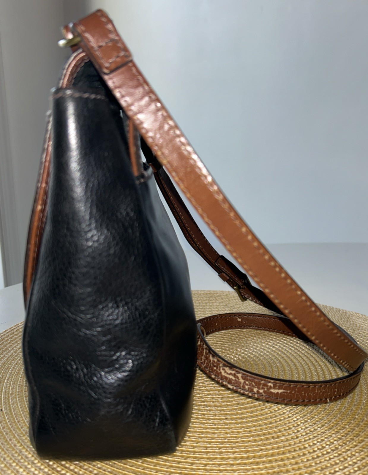 VTG Fossil Top Handle Turn Lock Crossbody Bag in Black 9”Hx10.25”Wx3.5”D