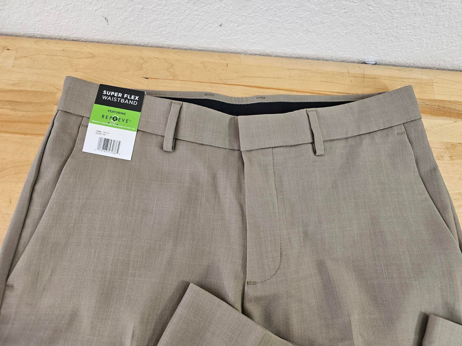30×29 – TAN – Haggar Men’s Super Flex Comfort Waist Straight Fit Dress Pants