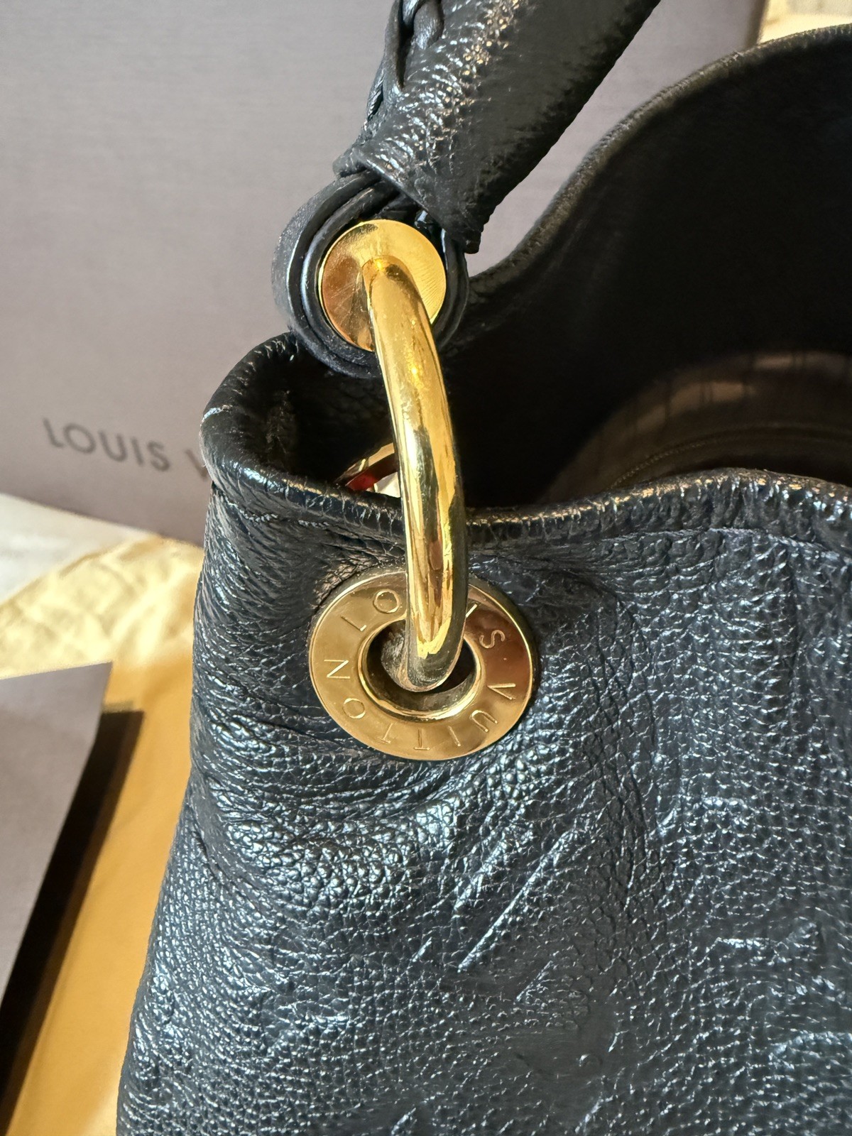 Authentic Louis Vuitton Artsy MM Black Leather Hobo Handbag w/ Bag box + receipt