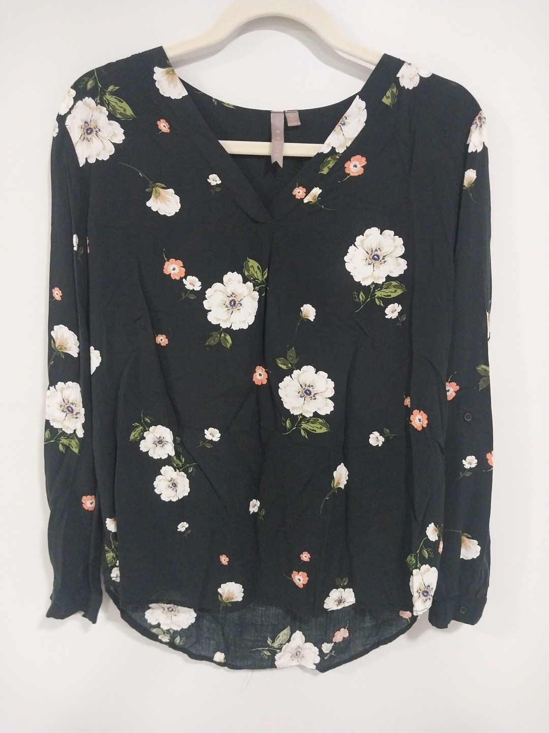 Brina & Em Large Black Roll-Up Tab Sleeve V-Neck Floral Top
