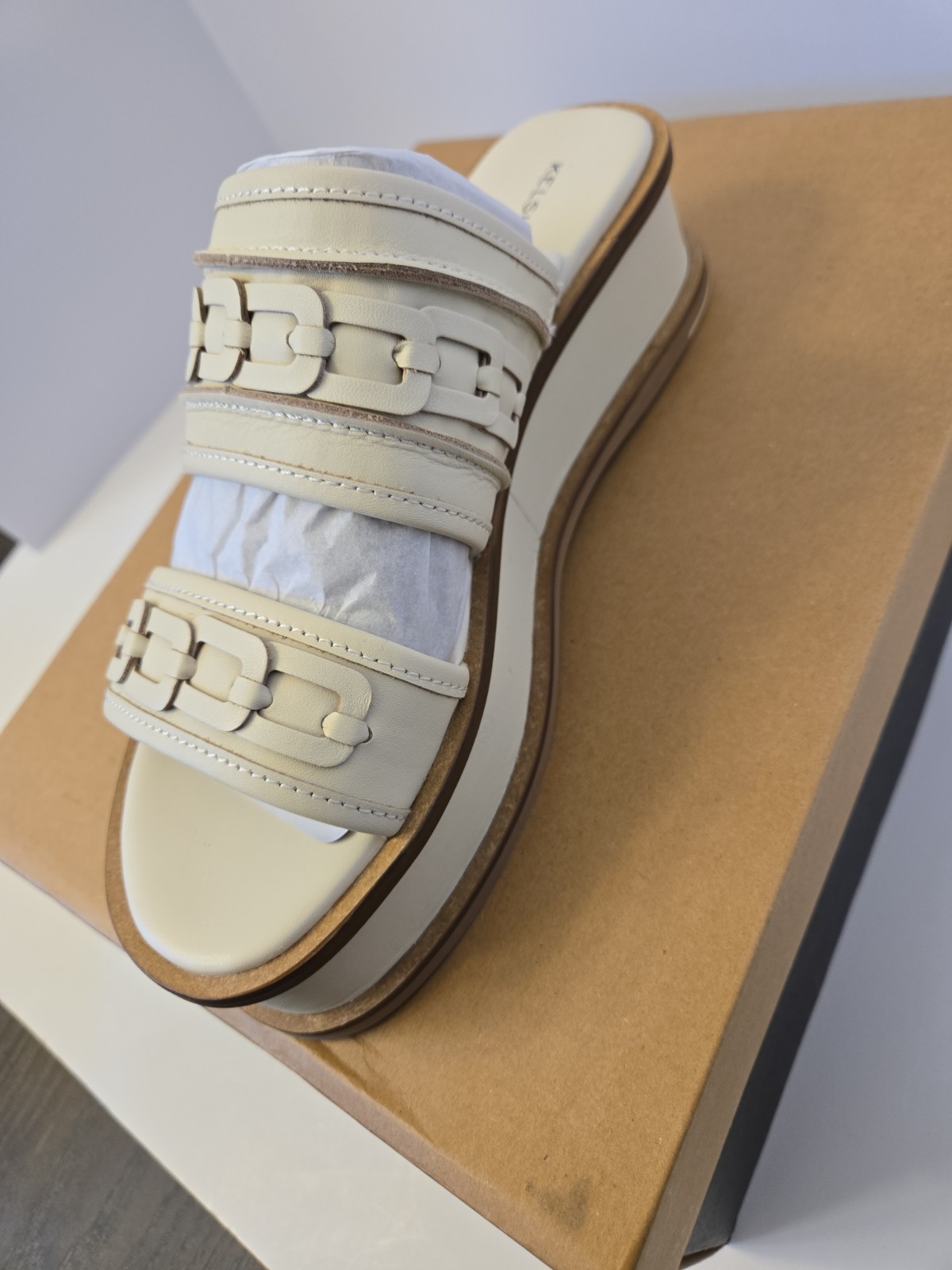 Kelsi Dagger Brooklyn Drift Salt Platform Sandals White Leather Chain Detail 7.5