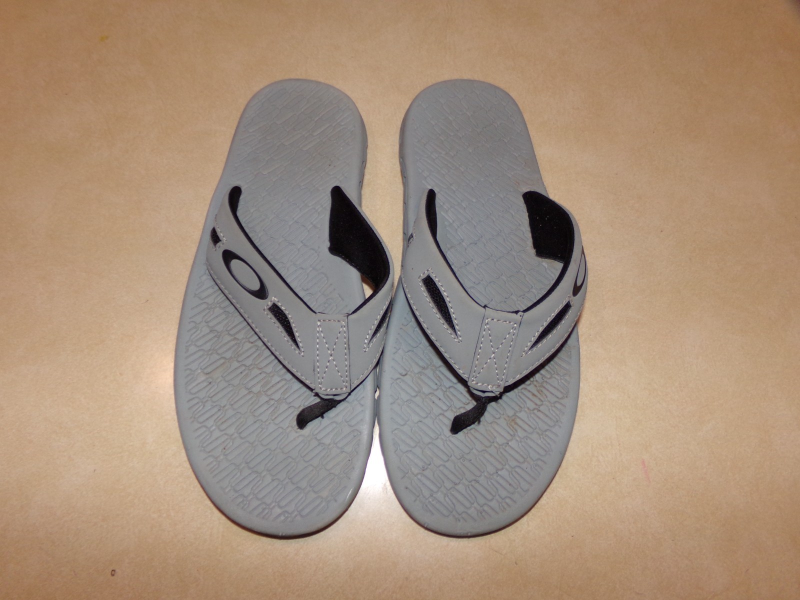 Oakley Mens Operative Sandals 2.0 Flip Flops | Stone Gray | Size 8
