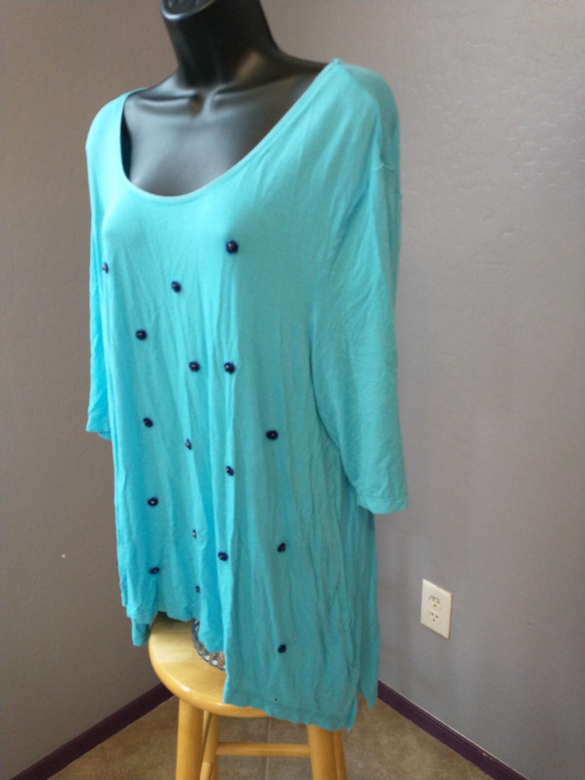 2x simply Emma blue blouse with flower bead accents95% viscose and 5% spandex