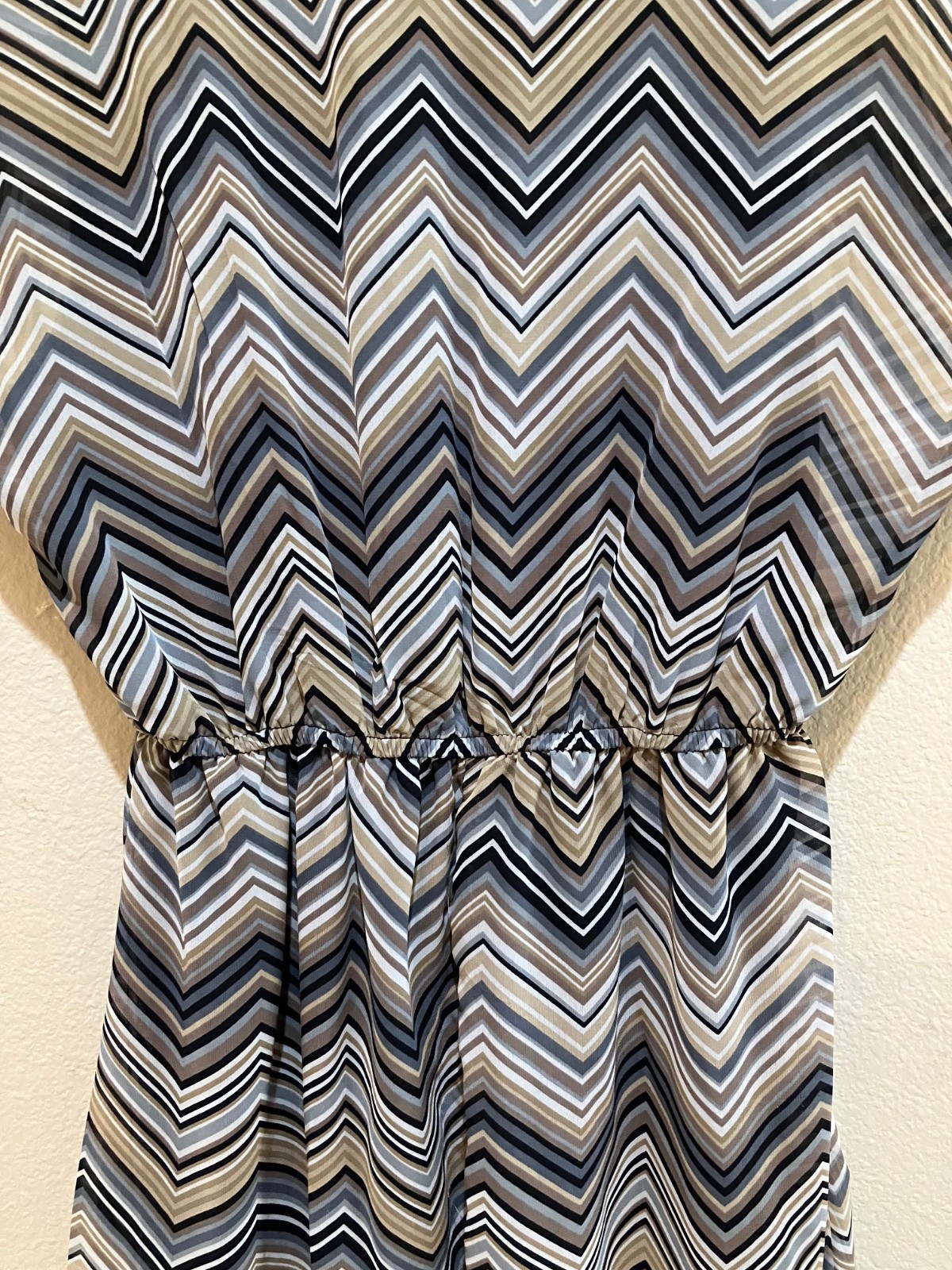 Delirious Chevron Chiffon Dress Lined Flowy Cinched Waist Knee Length Womens S
