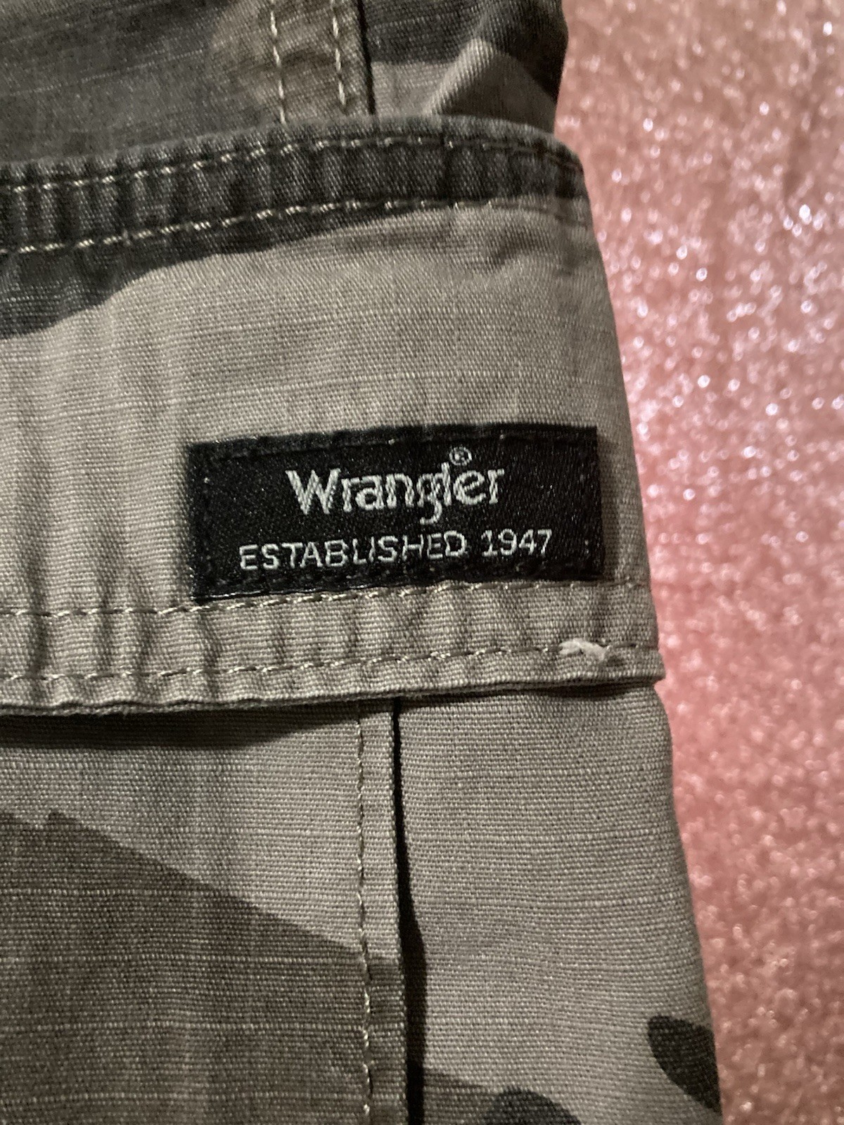 Wrangler Men’s Gray/Black Camo Cargo Shorts Cotton Canvas 10″ Inseam 1060FTW1V