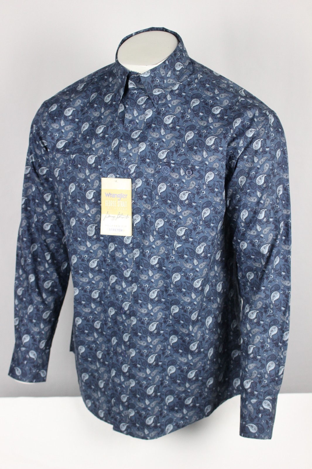 Wrangler Men’s George Strait Relaxed Button Down Long Sleeve Shirt Blue Paisley