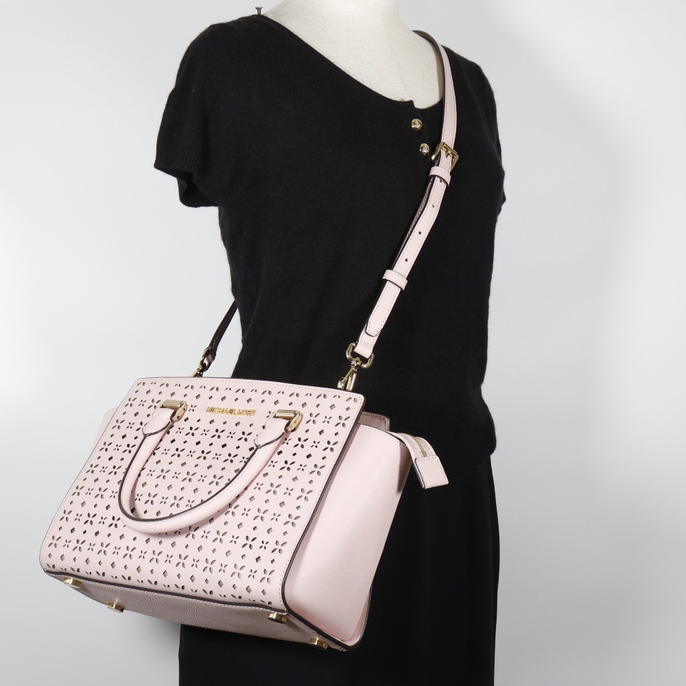 Michael Kors Selma Leather 2WAY Handbag – DUTY FREE