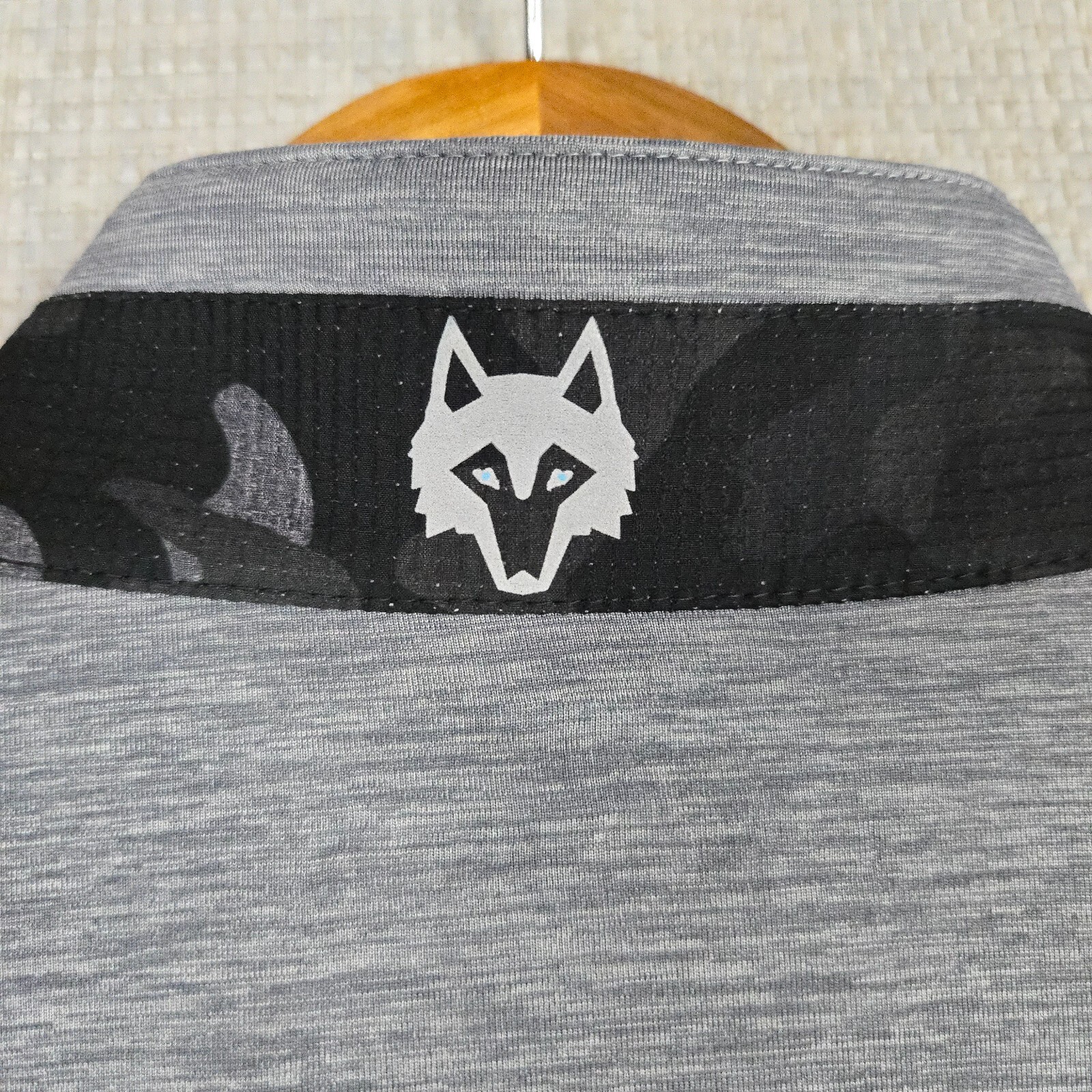 GREYSON NEW $148 Mens 1/4 Zip Medium Lightweight Wicking Brrr Fabric Golf Wolf