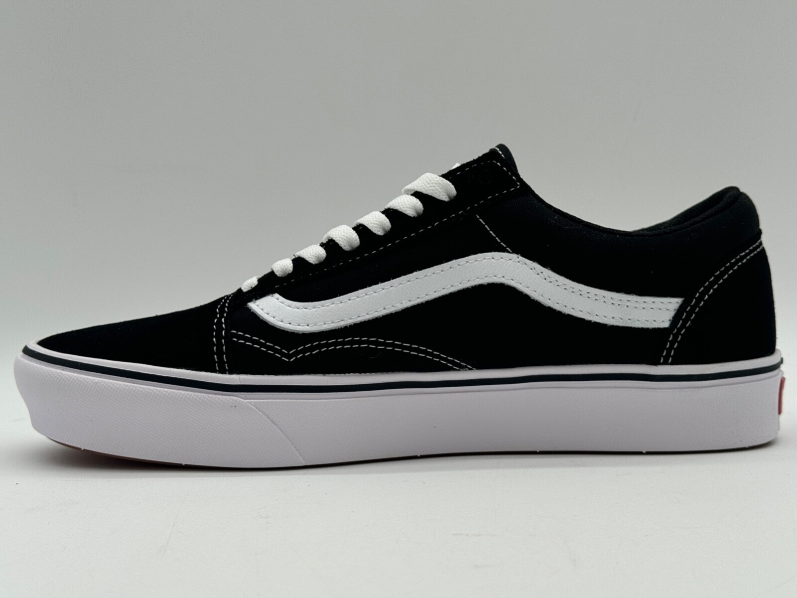 New VANS OLD SKOOL Men SZ 9.5 UNISEX Women SZ 11 IN BLACK true WHITE Comfycush