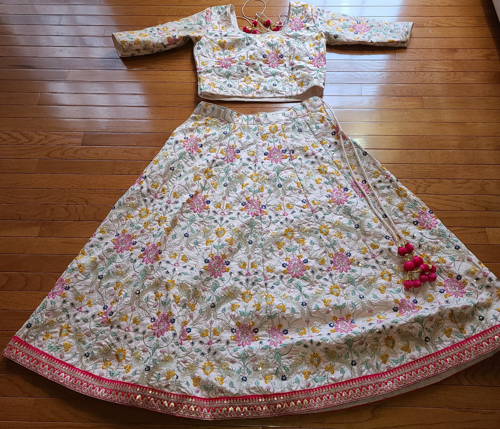 Women’s Multicolor Embroidered Floral Choli Lehenga XL Pink Sequin Floral Birds
