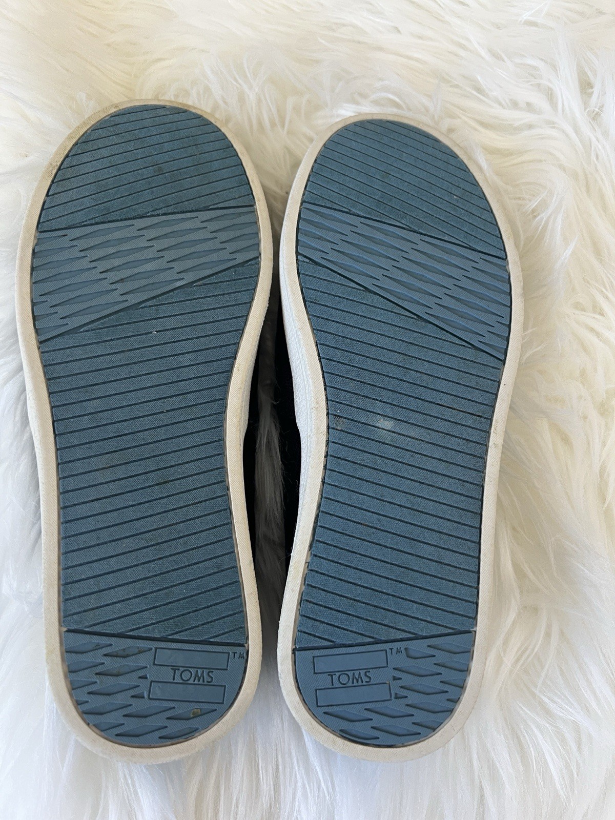 TOMS Black Canvas Slip-On Flats Round Toe Logo Accent Women’s US 5 EU 35.5