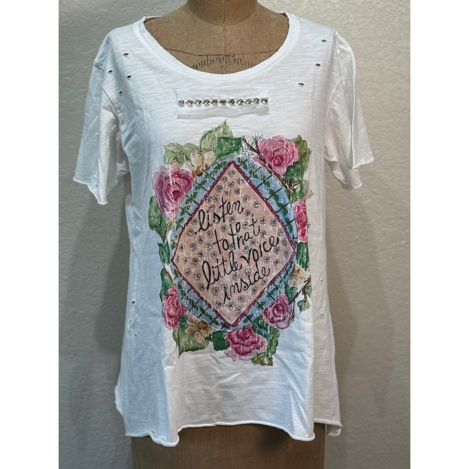 A Rare Bird Women White Distressed Floral Little Voice Rhinestone Tee S/M NWT