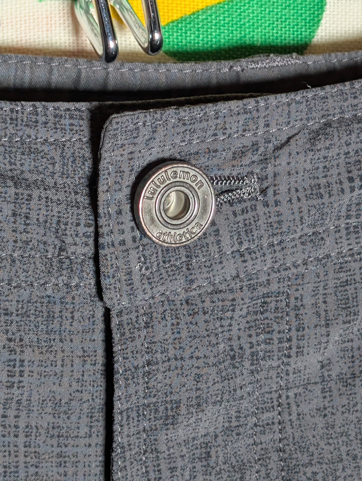Lululemon Shorts 34 Gray Stretch 21-In Length Inseam 11 In Excellent Condition