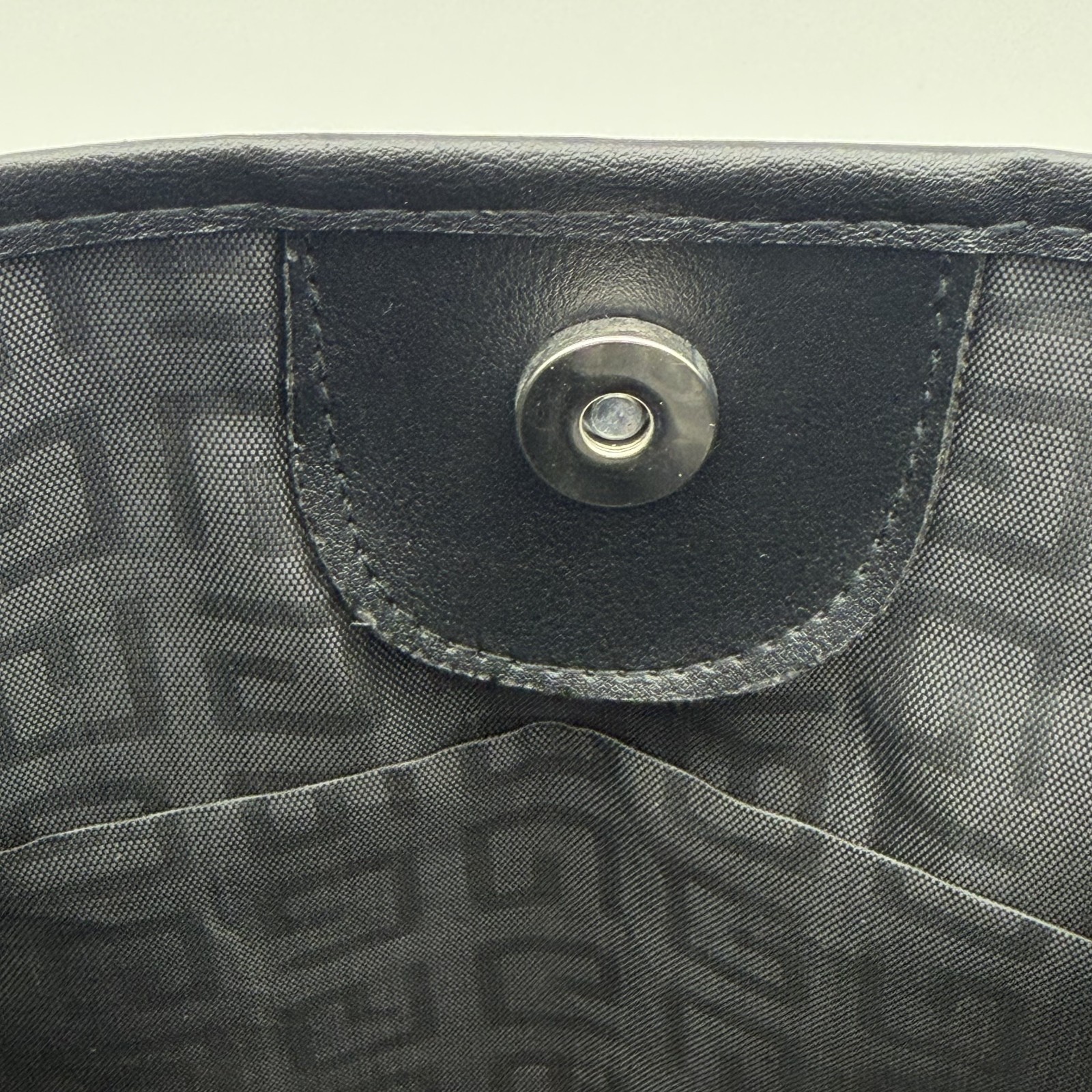 GIVENCHY Tote bag leather black Not available in Japan Magnetic button closure