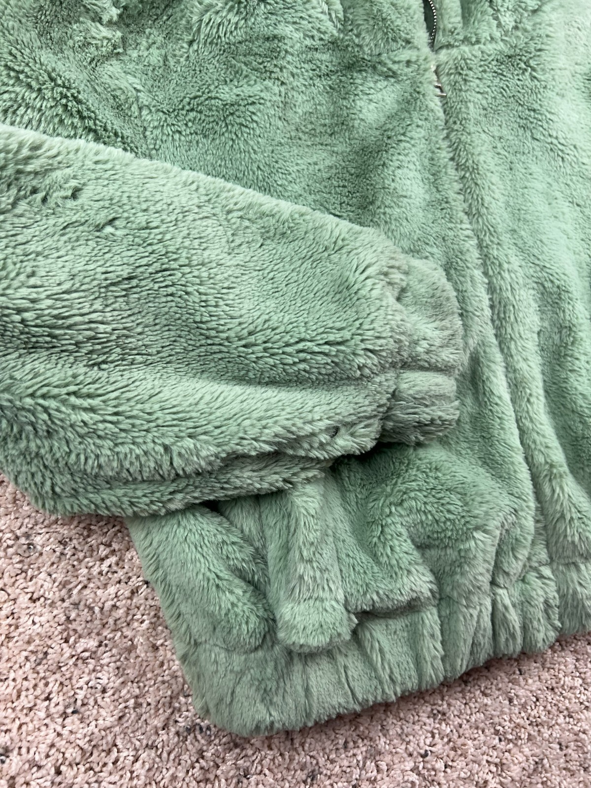 Ambience Outerwear Women’s Green Faux Fur Fluffy Soft Jacket size L Full Zip