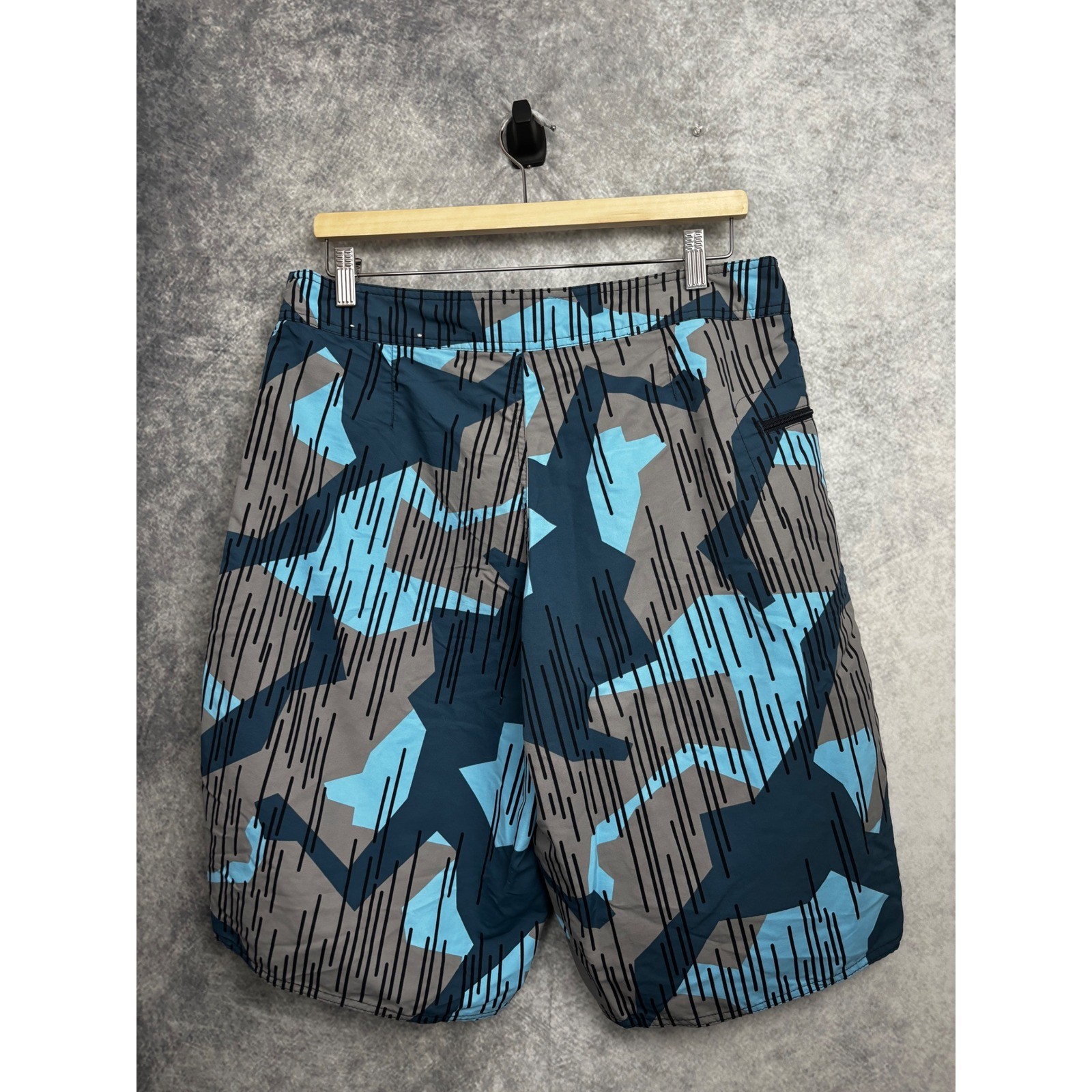 Patagonia Men’s Twenty-Three’s Wavefarer Board Shorts in Land Quilt Sky Size 32