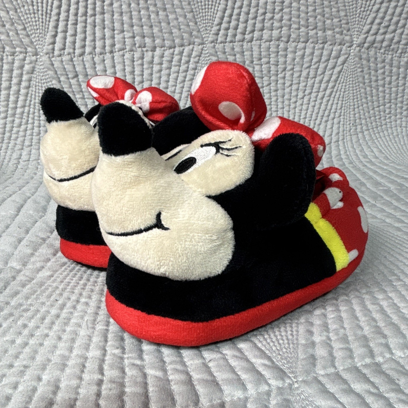 Disney Minnie Mouse Polka Dot Bow Slip-On Novelty Slippers Women’s 7/8