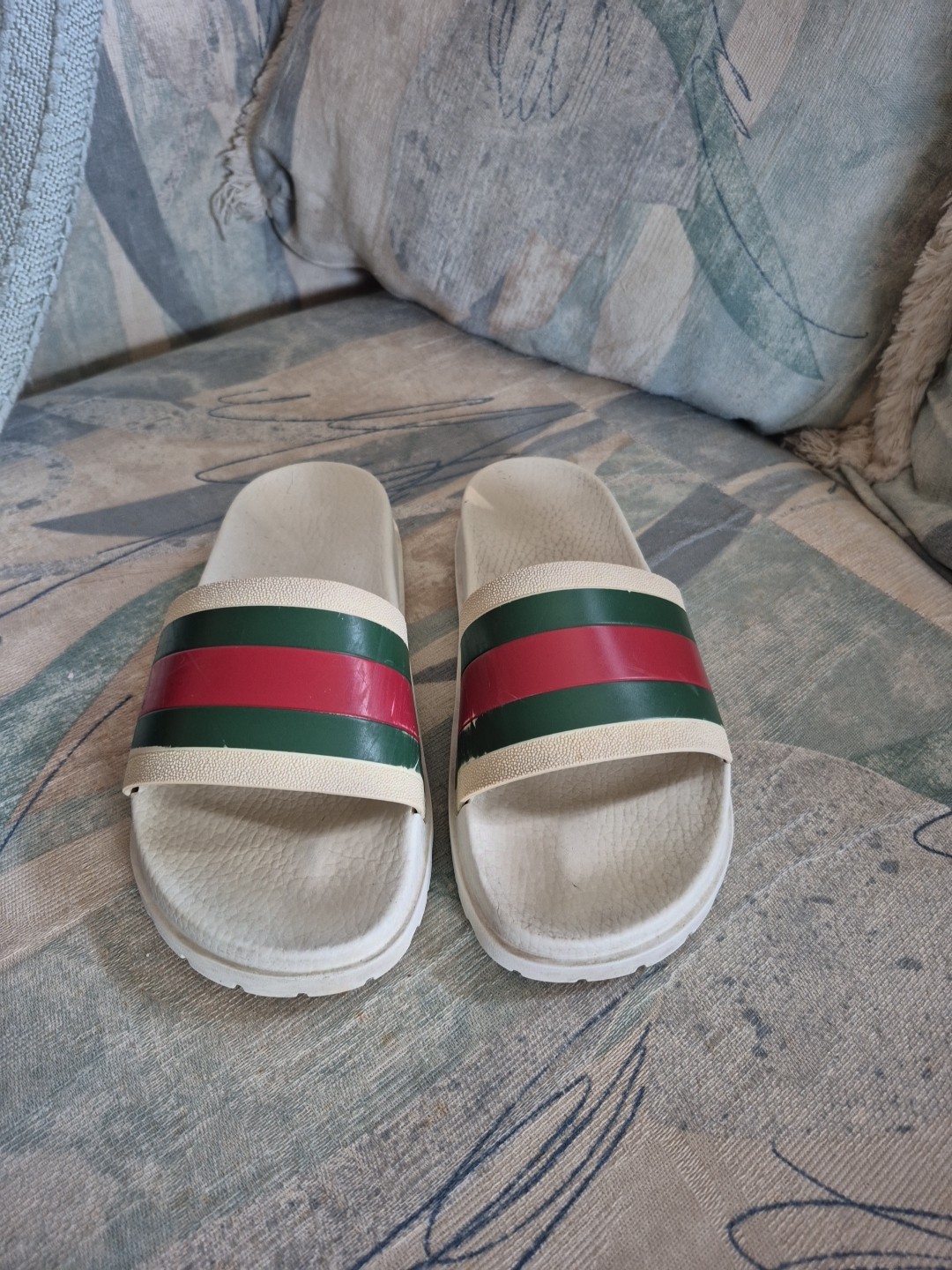 Gucci White Rubber Pool Slides Sandals Men’s US Size 7