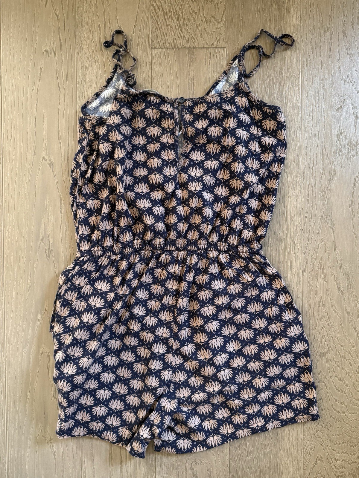 H&M Women’s Size 4 Printed Cami Romper Navy Pink Tropical Leaf Adjustable Strap