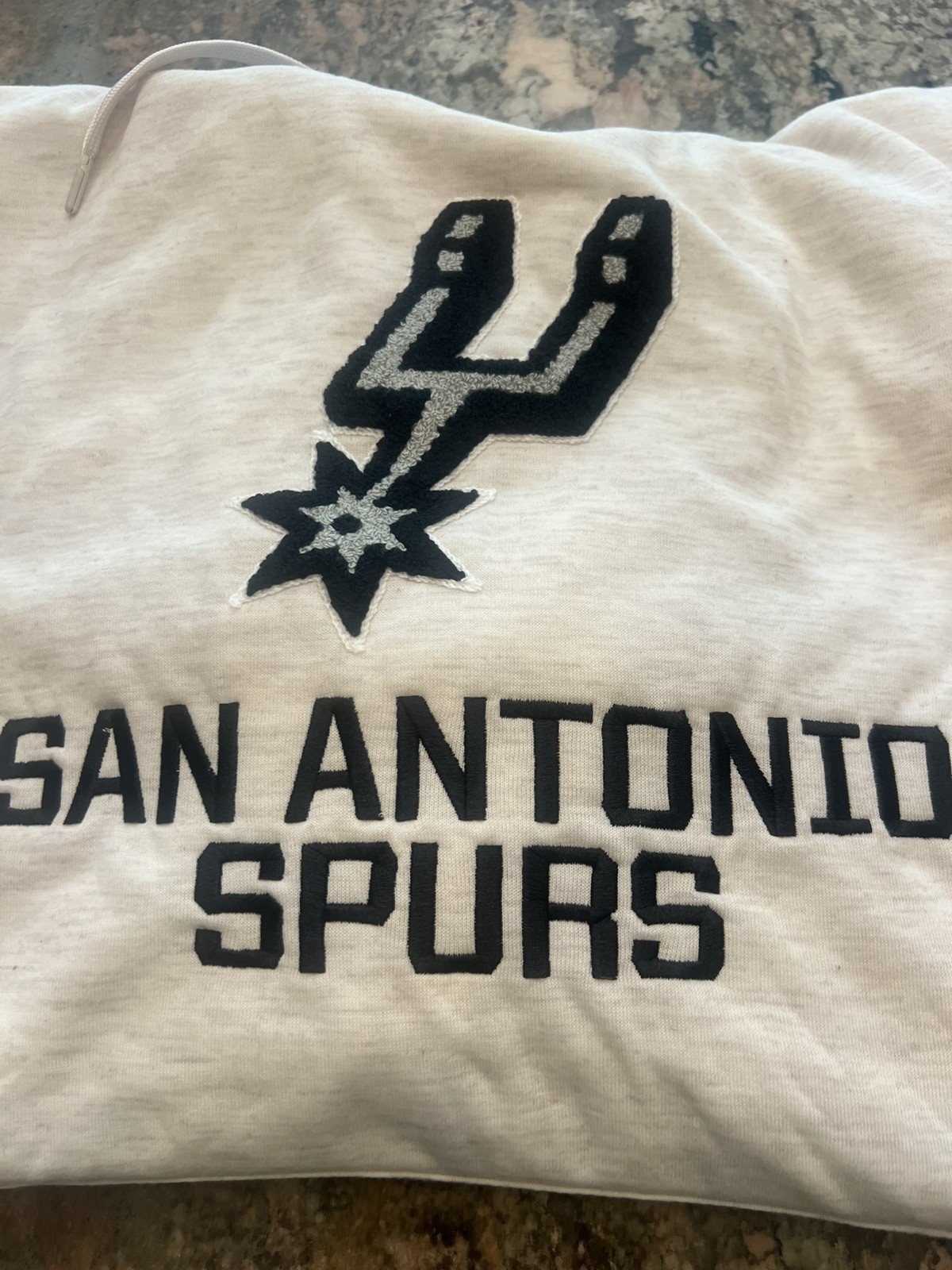 San Antonio Spurs sweatshirt Size X-LARGE super nice . NWT READ ABOUT
