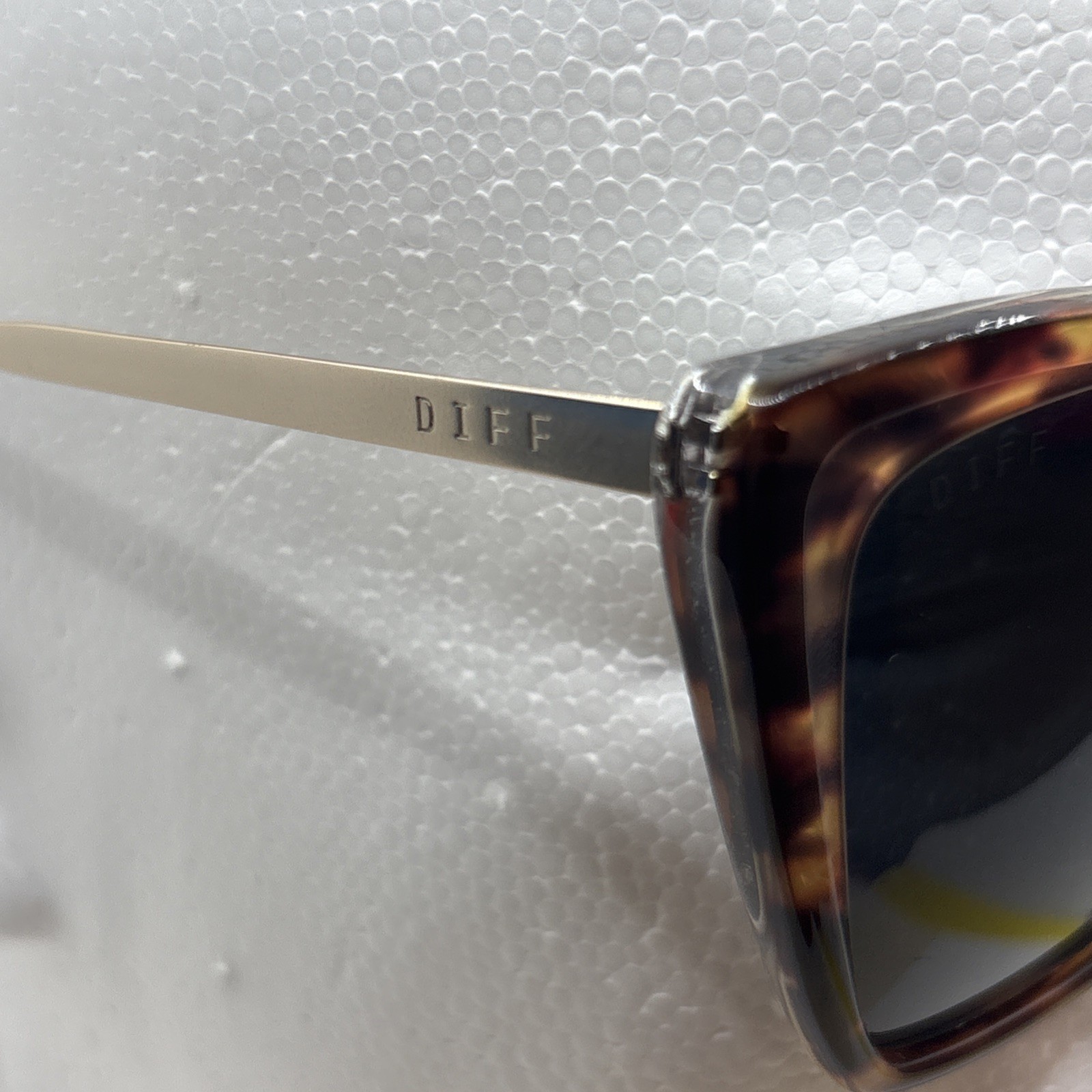 DIFF Eyewear Becky II Sunglasses Wild Tortoise Grey Polarized Oversized Cat Eye