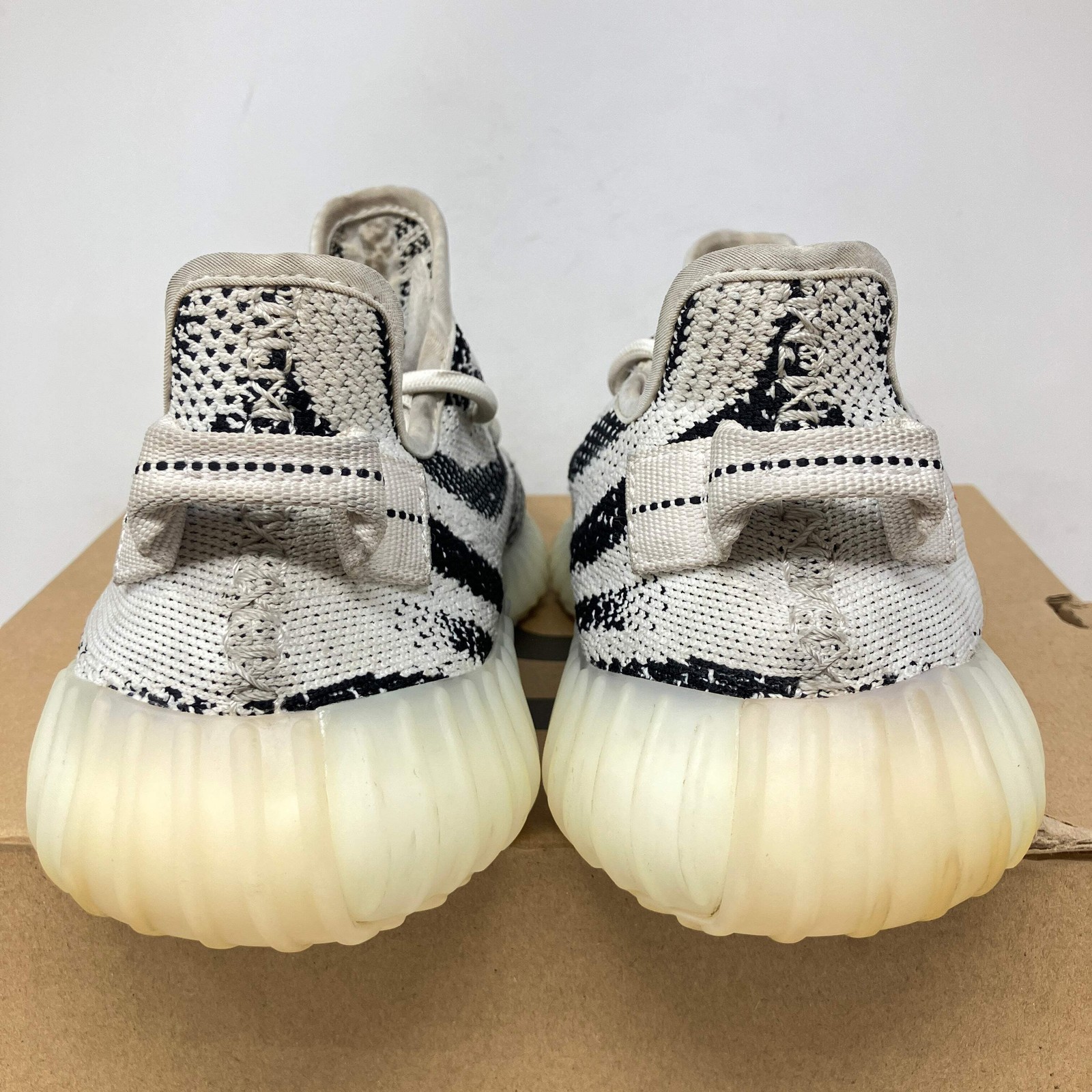 Size 8 Men adidas Yeezy Boost 350 V2 Zebra Pre Owned CP9654