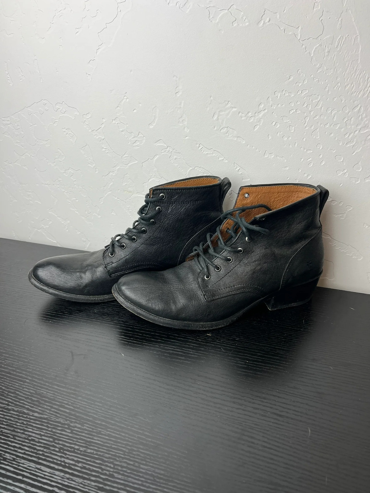 Frye Lace-Up Ankle Boots Black Leather Womens 8.5 B Distressed Carson Vintage
