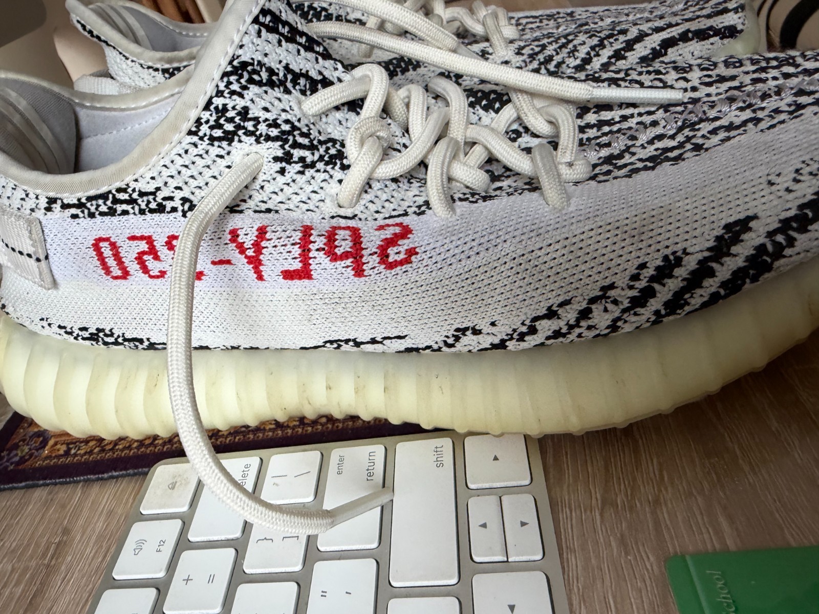 Yeezy Boost 350 V2 Low Zebra Adidas – Size 9