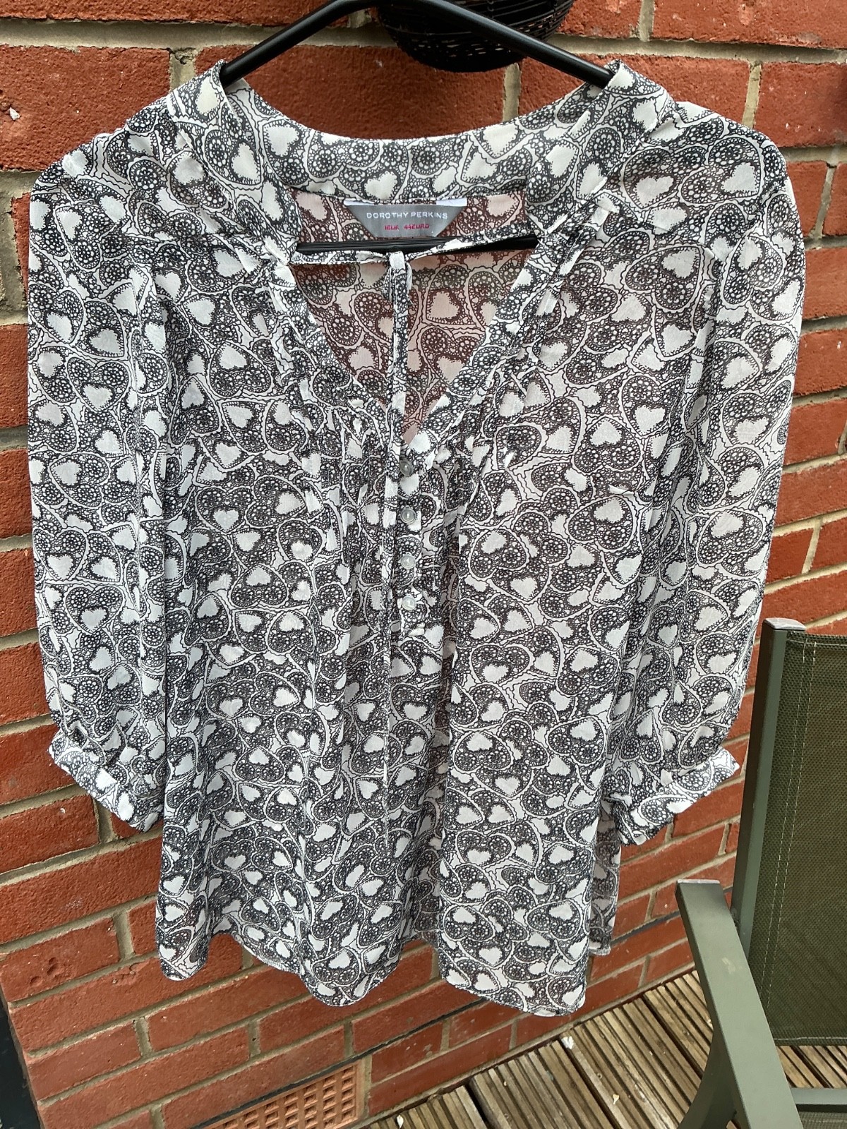 Dorothy Perkins black and white thin top size 16