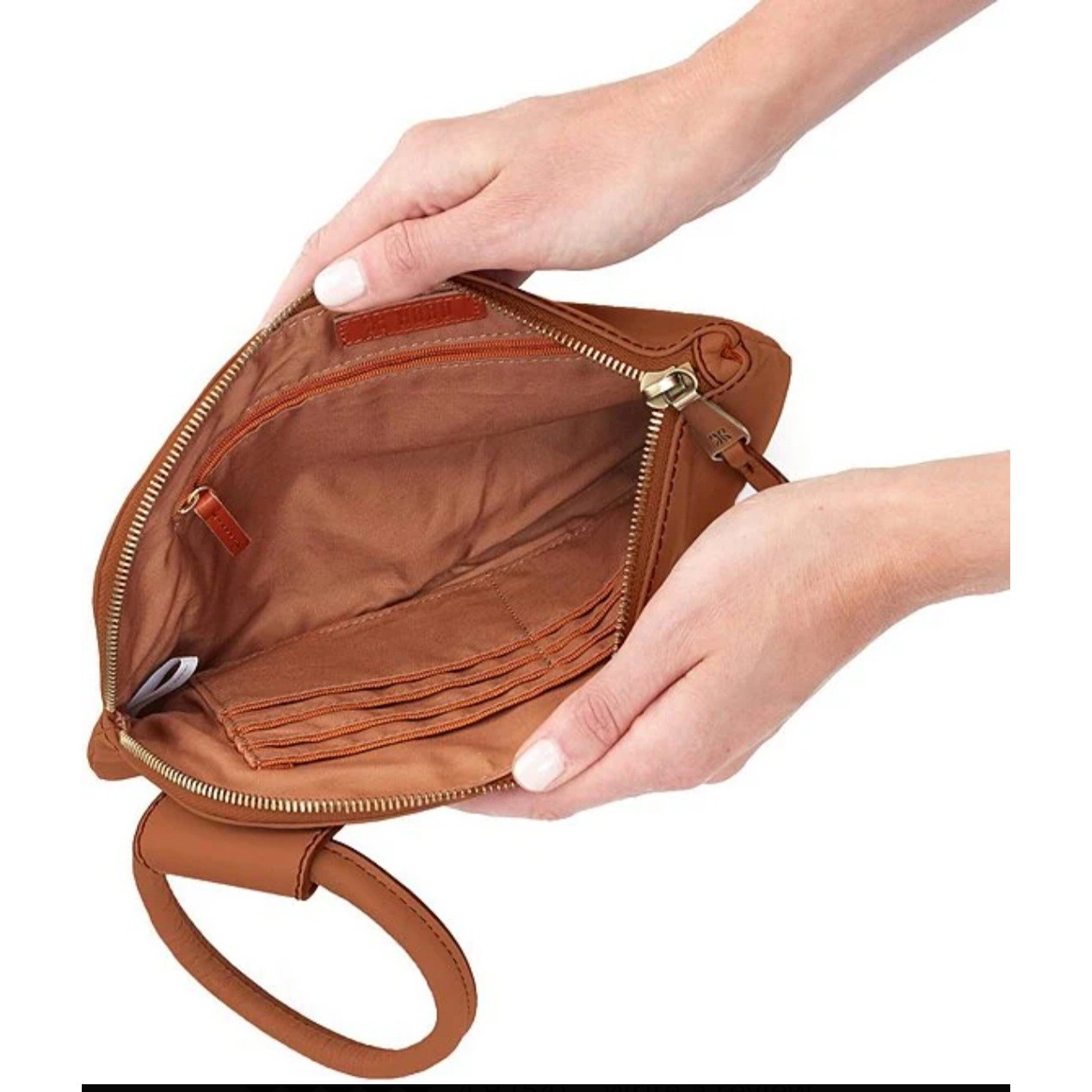 New HOBO Sable Clutch Women Truffle Brown Leather Circular Wristlet Quiet Luxury