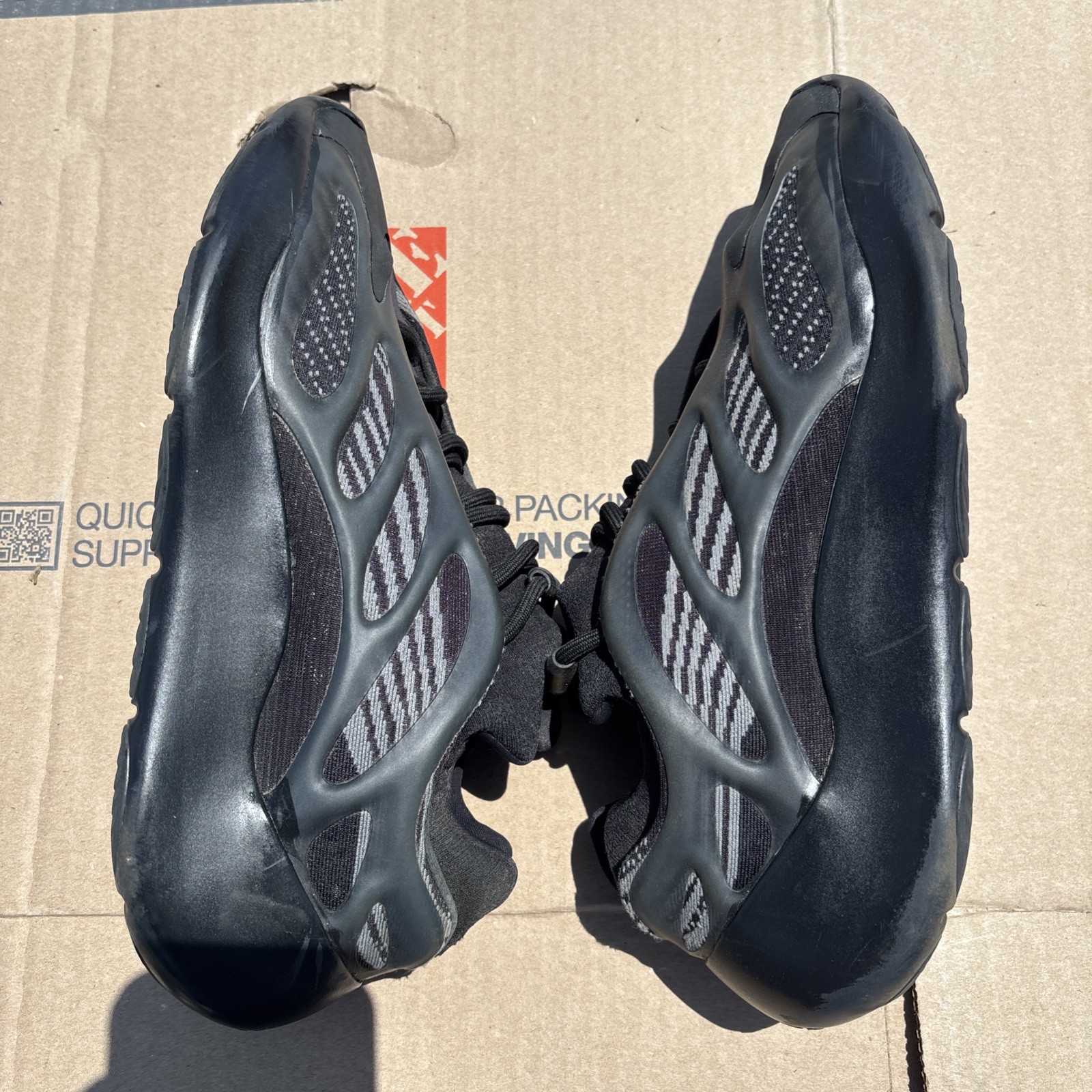 adidas Yeezy Men’s US 9.5 Black Color