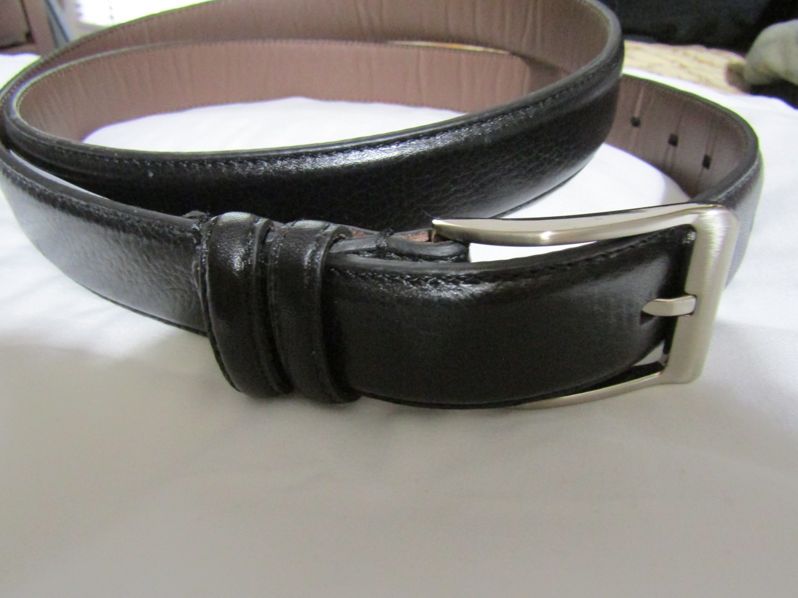 NEW MENS BLACK LEATHER BELT SIZE 50-53 (56″ LONG NOT INCLUDING BUCKLE)