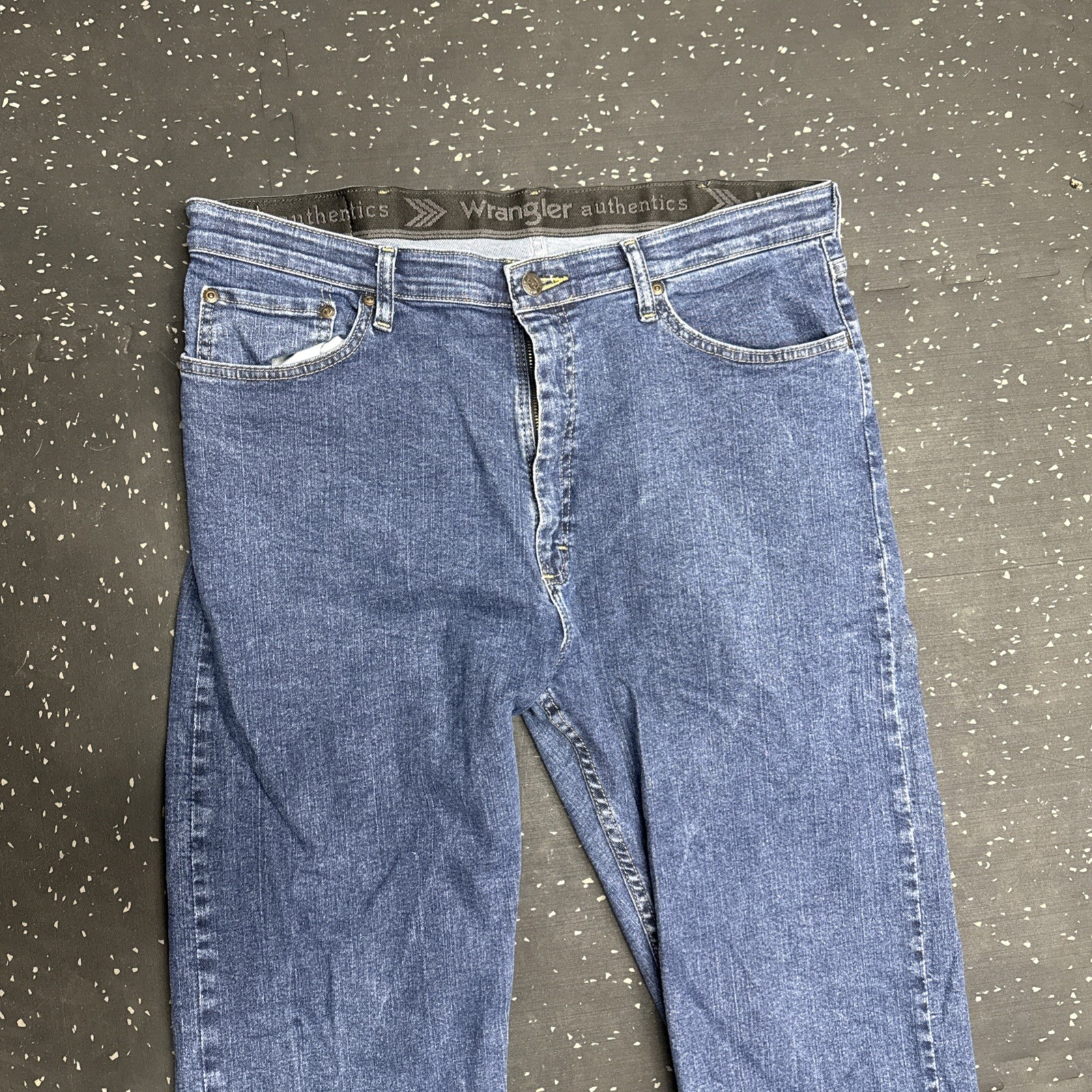 Wrangler Authentic’s Mens Jeans 36×34 Medium wash