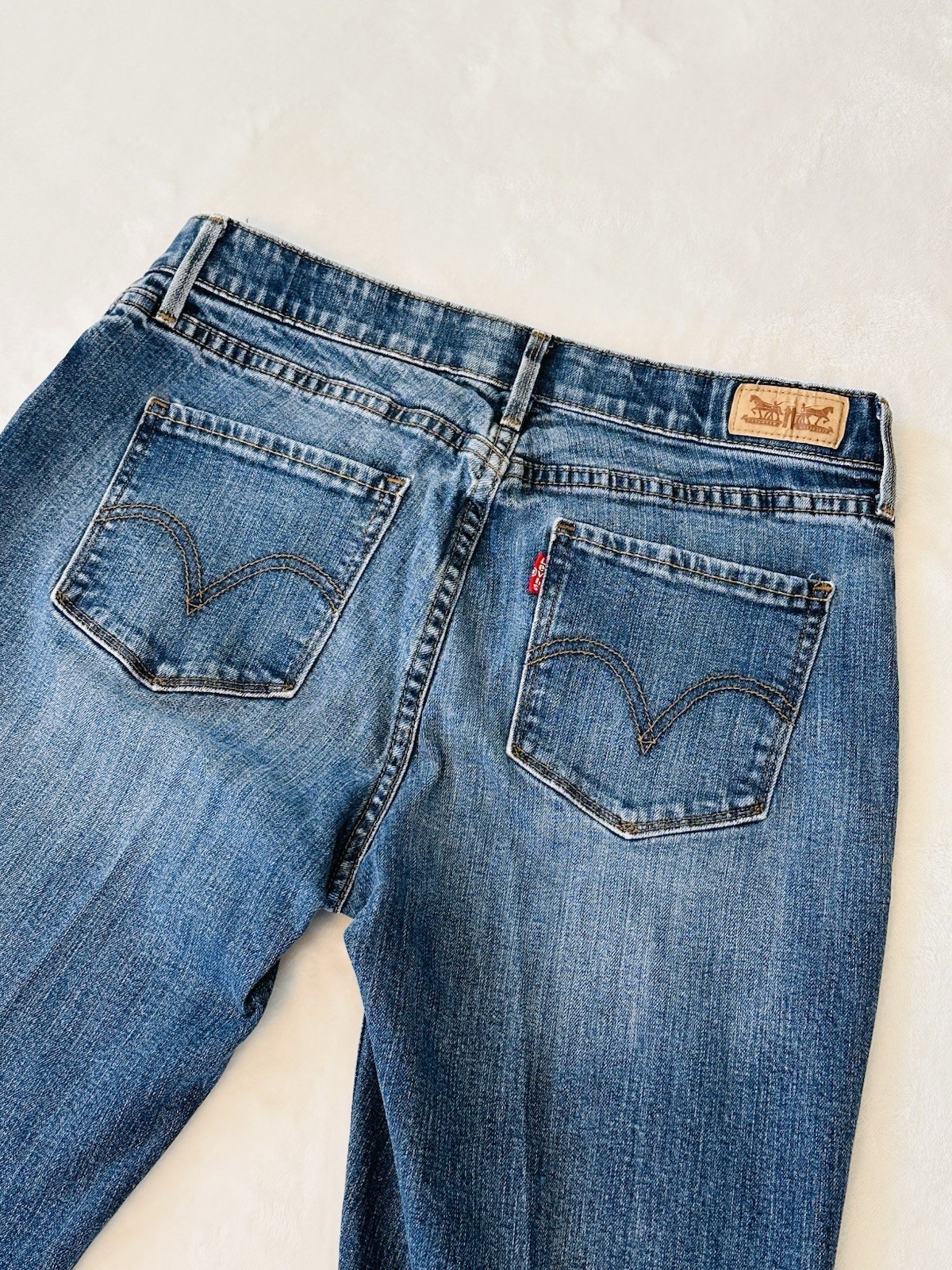 Women’s 525 Levi’s 8M Jeans Perfect Waist Straight Mid-Rise Medium Wash 30/31