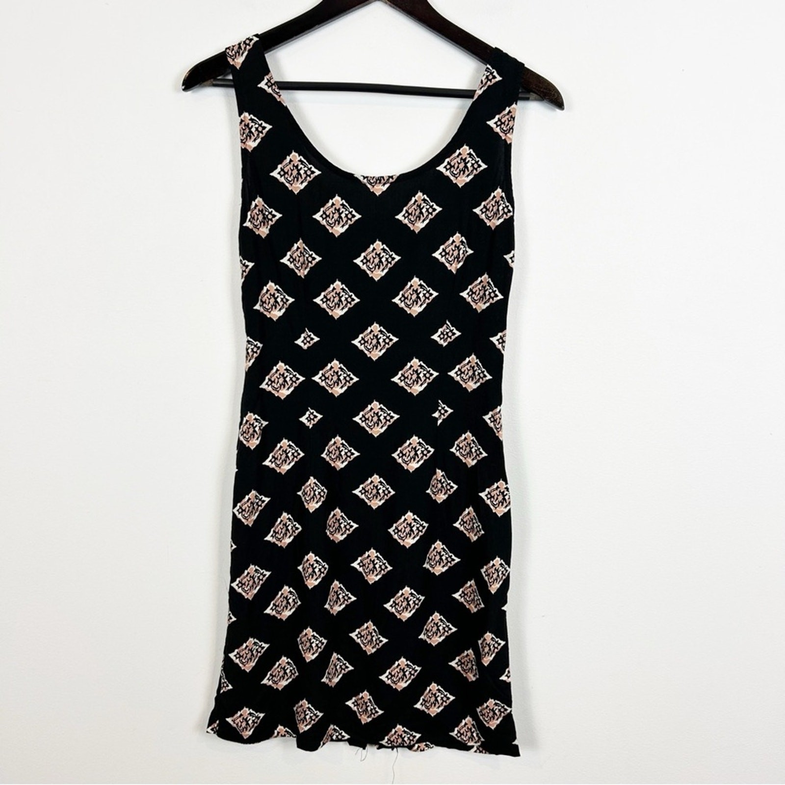 Elisse Vintage Shift Dress Size 9/10 Black with Pink Pattern 100% Rayon