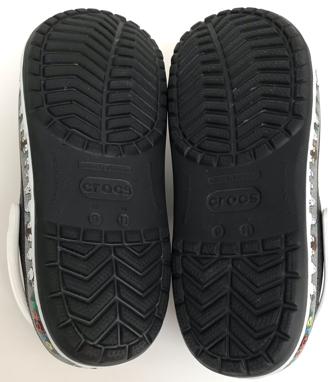 Crocs Classic Black Glitter Snowman Print Unisex Size 9 M / 11 W
