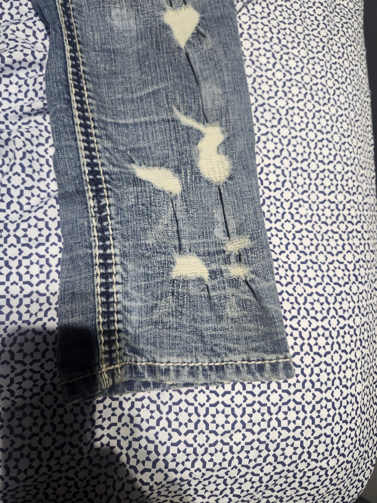 Rock Revival Men’s Medium Wash Blue Distressed Taper Jeans Embroidered Logo