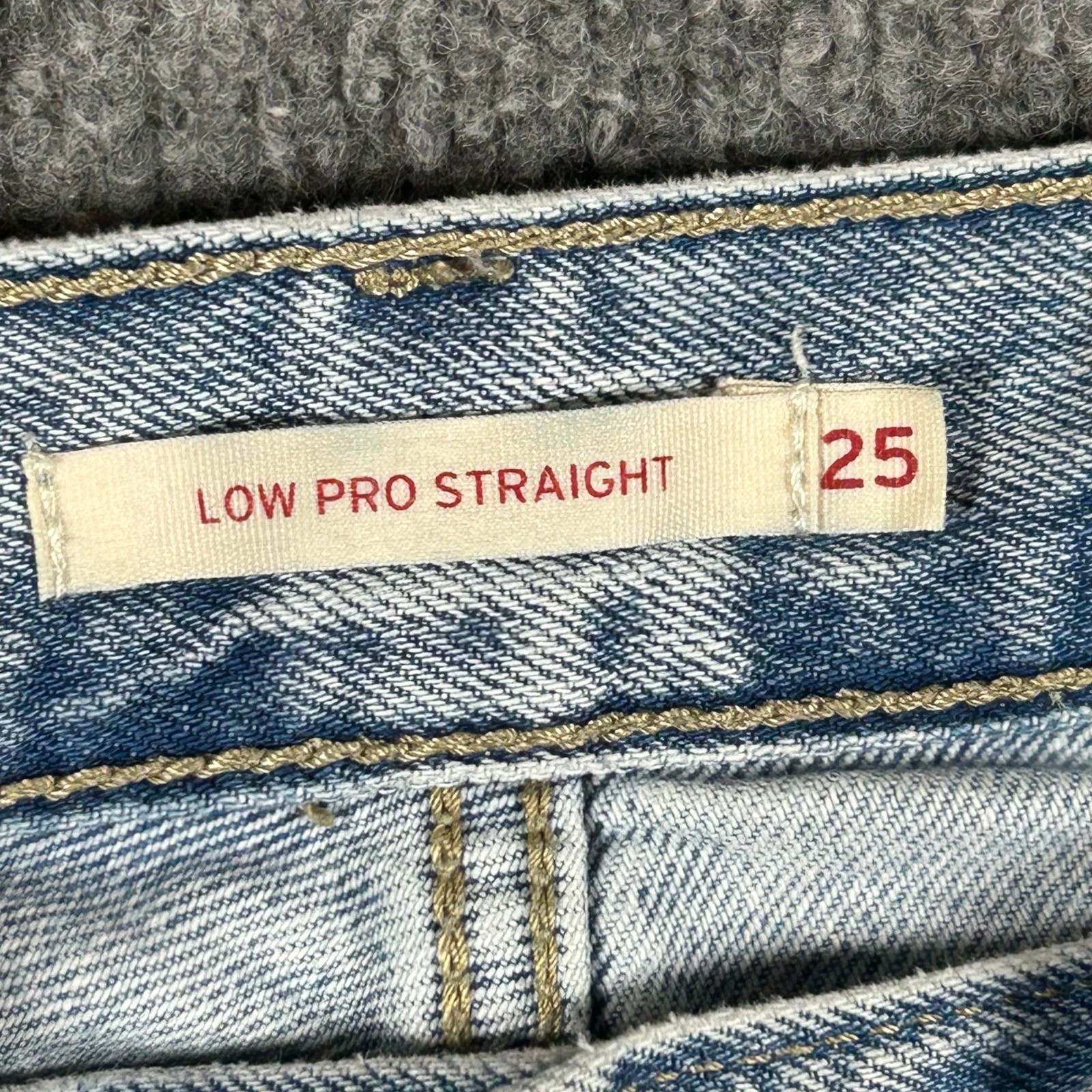 Levi’s Jeans Womens Size 25 Light Wash Blue Low Pro Straight Leg Cotton Denim