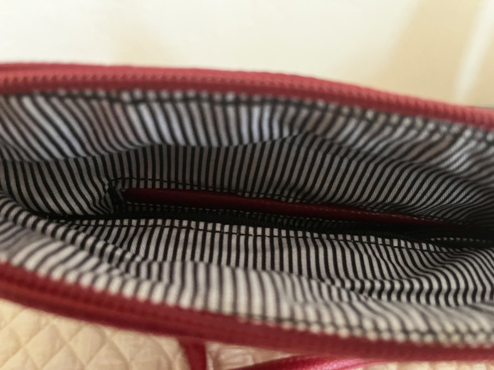Red pebbled shoulder bag nwot stripe fabric inside pockets in and out 8 1/2×12