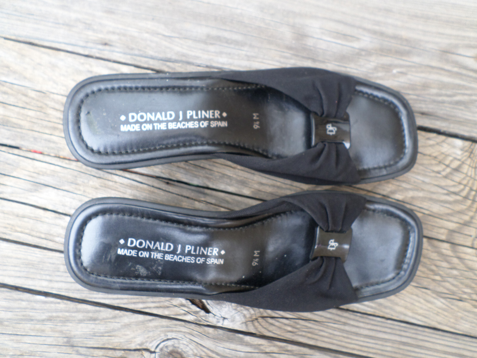 Donald J Pliner Black Slide Sandals with 2.25 in heels. Women’s 9.5 M