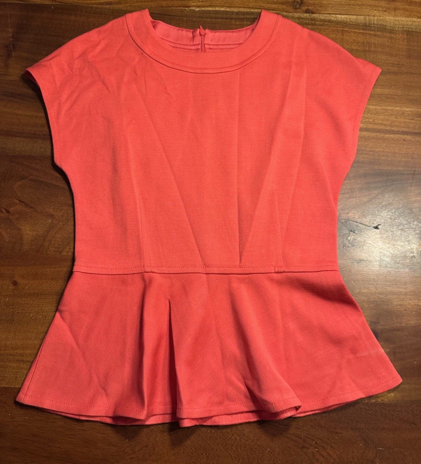 St. John Women’s Red Short Sleeve Wool Silk Blend Peplum Knit Top Sz 4