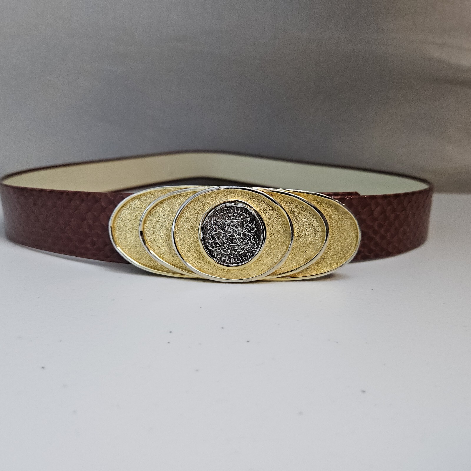 Latvijas Republika 2 Lati 1925 Coin In Gold Tone Medallion Buckle & Brown Belt