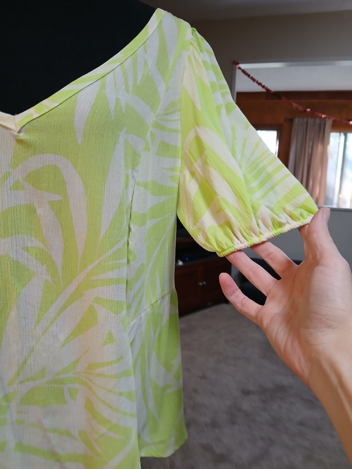 Torrid Women’s Green White Tropical Gauze V-Neck Puff Sleeve Tie-Back Blouse 00